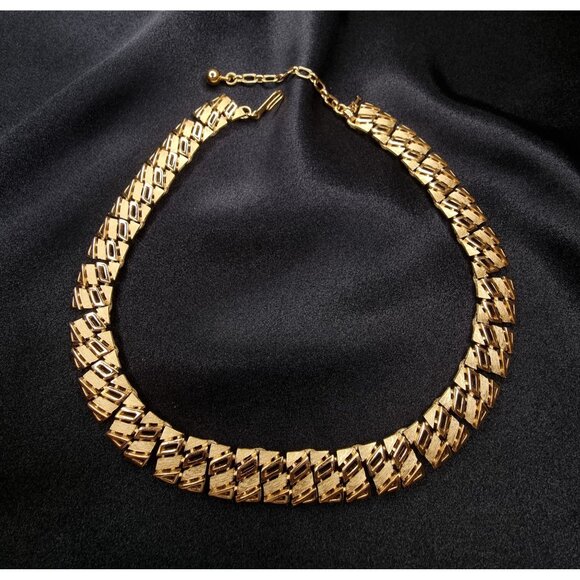 Vintage Crown Trifari 1960s Gold-Tone Statement Necklace With Geometric Design & - Picture 4 of 6